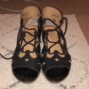 Women’s lace up sandal